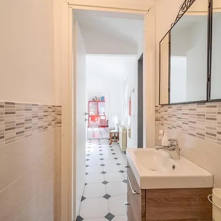 New!apt 2 Min Walk From The Of Voltri Apartman Genova